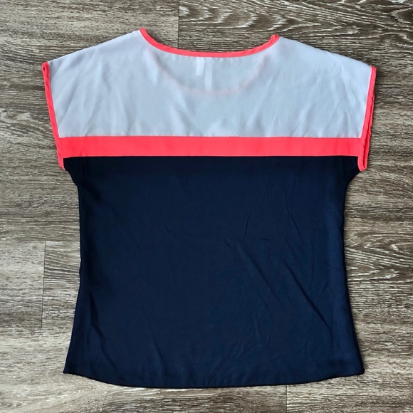 FLATS & HEELS Color Block Sleeveless Top - Picture 2 of 3